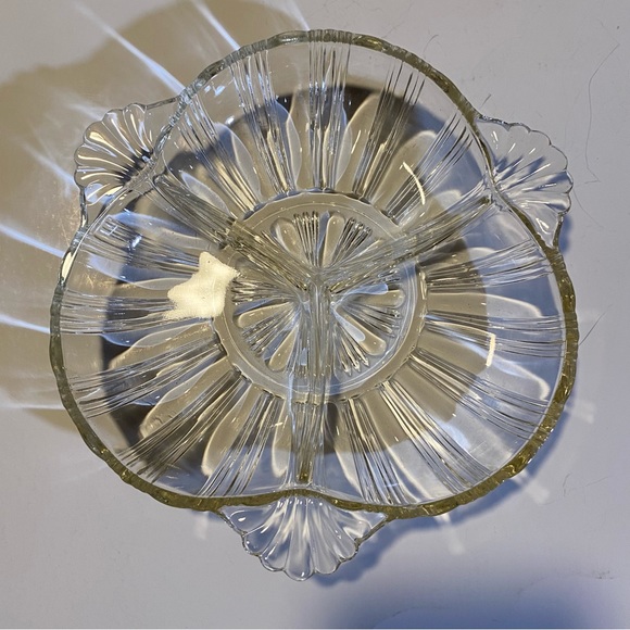3 part clear glass condiment dish, vintage, GUC, 6”x6 1/2”x1” use for food/other - Picture 3 of 4